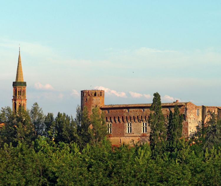 Castillo e iglesia de Launac